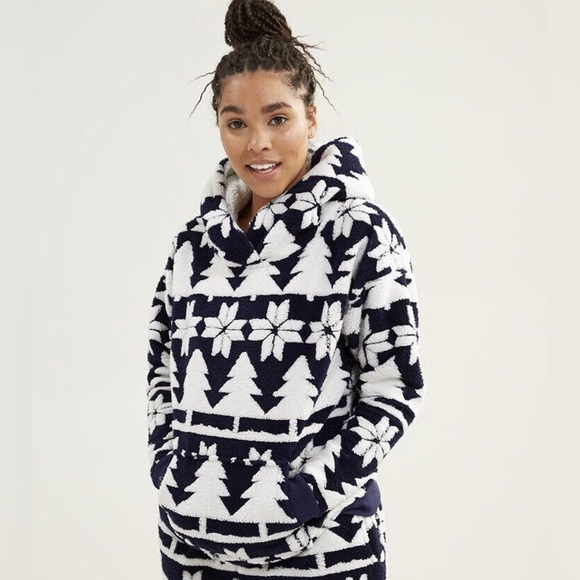 Vera Bradley Jackets & Blazers - Vera Bradley Black & White Hooded Fleece Snowflake Jacket-NWT